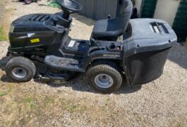 Location outil Tracteurs tondeuse près de Bressuire
