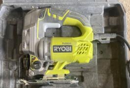 Location outil Scie sauteuse Filaire Ryobi près de Champlan