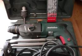 Location outil Perceuse à percussion électrique Metabo près de Rennes