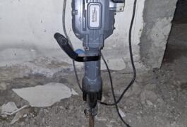 Location outil Marteau piqueur électrique Mac-allister près de Avrille les ponceaux