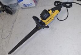 Location outil Scie alligator électrique Dewalt près de Avrille les ponceaux