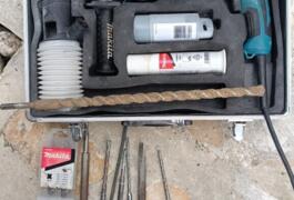 Location outil Perforateur à percussion électrique Makita près de Montussan