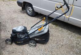 Location outil Tondeuse à gazon Thermique près de Le lardin st lazare