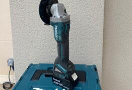 Location outil Meuleuse d angle 230mm Makita près de Saint-Julien-de-Concelles