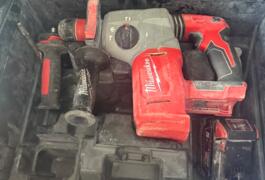 Location outil Burineur perforateur électrique Milwaukee près de Moyvillers