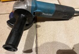 Location outil Meuleuse électrique Makita près de Wambrechies