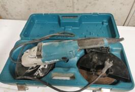 Location outil Disqueuse électrique Makita près de Ueberstrass