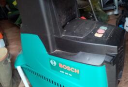 Location outil Broyeur de végetaux électrique Bosch près de Quimper