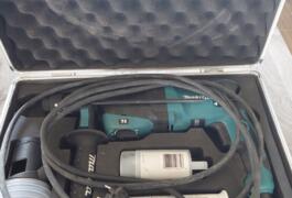 Location outil Perceuse à percussion électrique Makita près de Bourgbarré