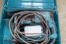 Location outil Perforateur à percussion électrique Makita près de Arnas