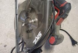 Location outil Scie circulaire à bois électrique Skil près de La rouviere