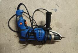 Location outil Perceuse visseuse électrique près de La rouviere