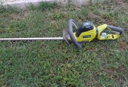 Location outil Taille haie électrique Ryobi près de La rouviere