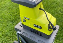 Location outil Broyeur de végetaux électrique Ryobi près de Montreuil-l'Argillé