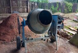 Location outil Betonniere tractable 350L électrique  Altrad près de Belmesnil