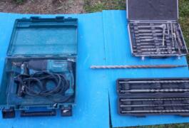 Location outil Perceuse à percussion électrique Makita près de Rivière-sur-Tarn