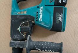 Location outil Perforateur à percussion électrique Makita près de Boissise-la-Bertrand