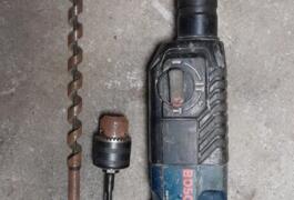Location outil Perceuse électrique Bosch près de Landerneau