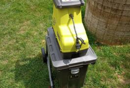Location outil Broyeur de végetaux électrique Ryobi près de Sainte-Geneviève