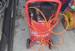 Location outil Compresseur électrique près de Saint-Sulpice-de-Royan