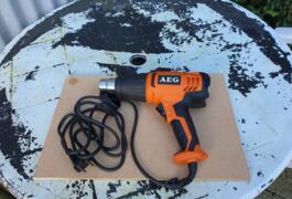 Location outil Je loue un décapeur thermique AEG de 1500W  Aeg près de Couesmes vauce