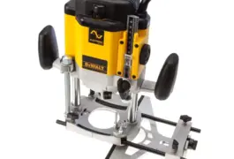 Location outil Défonceuse à bois électrique Dewalt près de Mâcon
