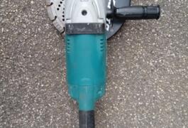 Location outil Grosse meuleuse  Makita près de Marcy-l'Étoile