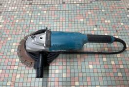 Location outil Meuleuse disqueuse 230mm Makita près de Mexy