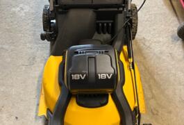 Location outil Tondeuse électrique Dewalt près de Chantepie
