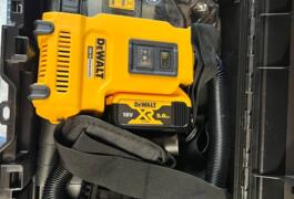 Location outil Aspirateur eau poussière électrique Dewalt près de Chantepie