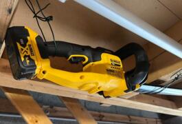 Location outil Taille haie électrique Dewalt près de Chantepie
