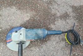 Location outil Disqueuse 230mm Bosch près de Entrelacs