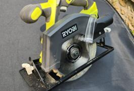 Location outil Scie circulaire à bois électrique Ryobi près de Champeaux