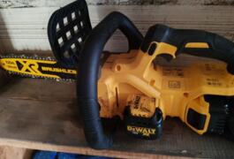 Location outil Tronçonneuse à bois Sans-fil Dewalt près de Aire-sur-l'Adour
