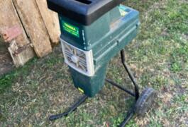 Location outil Broyeur de végetaux électrique près de Haux