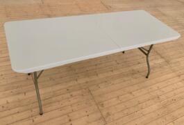 Location outil Table de réception  près de Fricamps