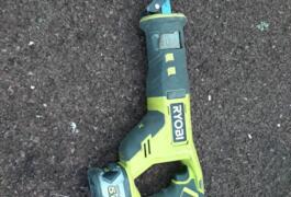 Location outil Scie sabre électrique Ryobi près de Louvigne