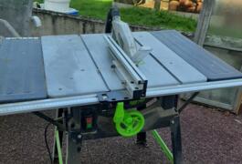 Location outil Scie sur table électrique près de Louvigne