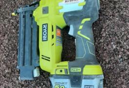 Location outil Cloueur électrique Ryobi près de Louvigne