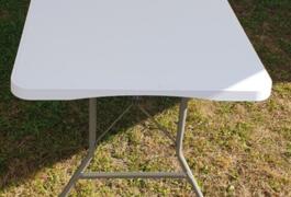 Location outil Table  près de St seve