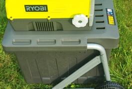 Location outil Broyeur de végetaux électrique Ryobi près de Guidel