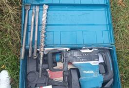 Location outil Burineur perforateur électrique Makita près de Gargas