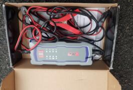 Location outil Chargeur de batterie électrique près de Paris