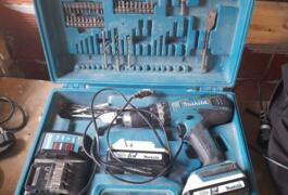 Location outil Visseuse perceuse électrique Makita près de Rignac