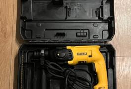 Location outil Burineur perforateur électrique Dewalt près de La Roche-sur-Yon