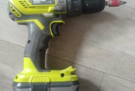 Location outil Perceuse-visseuse avec percution  Ryobi près de Chateaubriant