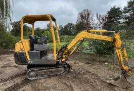 Location outil Mini pelle Avec conducteur près de Châteauneuf-sur-Loire