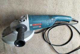 Location outil Meuleuse disqueuse 230mm Bosch près de Perpignan