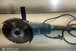 Location outil Meuleuse disqueuse 230mm Makita près de Guimps