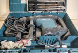 Location outil Burineur perforateur électrique Makita près de Guimps